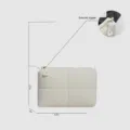 Gesteppte weiche Kosmetiktasche in Cremeweiß mit Maßen und Reißverschluss-Detail - M / Weiß