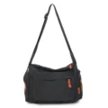 Große schwarze Messenger-Tasche mit Gittermuster, verstellbarem Gurt und orangefarbenen Zügen - Schwarz