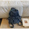 Sac à dos en denim décontracté style variante avec cordon élégant et poches pratiques. - Bleu foncé