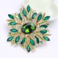 Elegante spilla a stella in cristallo verde con finitura in metallo dorato vintage - Verde