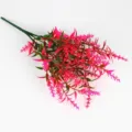 Vue détaillée d'un bouquet de lavande artificielle rose vif décoratif - Rose
