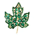 Elegante broche de hoja de arce hueca con cristales verdes y acabado en dorado - Verde