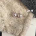 Orecchini a perno con perla rosa da 10 mm su sfondo in maglia testurizzata da donna - Orecchini a bottone da 10mm / Viola rosato