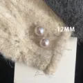 Eleganti orecchini a lobo con perle rosa tonde da 12 mm su sfondo in maglia morbida - Orecchini a bottone da 12mm / Viola rosato