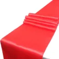 Eleganter hellroter Satin-Tischläufer mit hochdichten Overlock-Kanten für Hochzeiten - 30*275cm / Rot