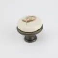 Vintage Keramik Möbelknopf mit Blumenmotiv und bronzener Metallbasis, Einzelloch Griff. - TCL334