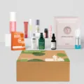 Coffret cadeau de soins de la peau avec sérum facial hydratant et lotion pour le voyage. - Lot de 12