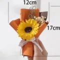 Handgemachter kleiner Sonnenblumenstrauß mit orangefarbenem Papier und Schleife, 12x17cm. - Großer gelber Sonnenblumen-Geschenkstrauß