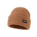 Gorro de invierno clásico de punto color camel con un elegante parche negro SURED - Sombrero / Marrón