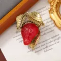 Vintage red jelly resin strawberry brooch pin with golden leaves for women coat accessories - Red