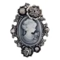 Elegante spilla a cammeo vintage con ritratto femminile e cristalli d'argento - Argento Antico