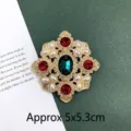 Elegant vintage Baroque style brooch with emerald and ruby gems and pearls in matte gold - Jewel Princess Style / Matte Gold