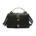 Bolso bandolera negro elegante con solapa tejida y correa ancha de estilo étnico - Negro
