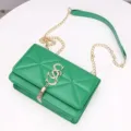 Bolso bandolera verde acolchado con cadena dorata y detalle de borla elegante - Verde