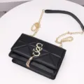 Elegante bolso bandolera negro con patrón geométrico acolchado y cadena dorada - Negro