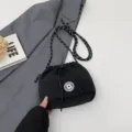 Leichte schwarze Nylon-Beuteltasche mit sportlichem Kordelzugband für die Freizeit - Kordelzug Eimertasche (594qn) / Schwarz