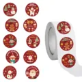 Gedetailleerd overzicht van een rol met 500 kerststickers met Kerstman- en sneeuwmanmotieven - Kerst Rode Cartoon (JJT114) / 500 Stuks/Verpakking