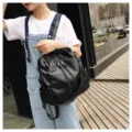 Vielseitiger schwarzer Damenrucksack aus weichem Leder mit großem Fassungsvermögen und Stil - Schwarz