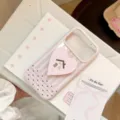 Vue détaillée de la coque à rayures roses avec un joli support artistique en cœur - 17promax / Vague Rose Baie + Support Maison Sucrée