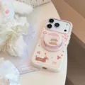 Dettaglio del motivo cucciolo e supporto rosa su una custodia per iPhone - Bianco Pera Magnetico (Cucciolo) + Supporto Cucciolo / iPhone 18 Pro Max