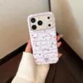 Vista detallada de la funda para iPhone con patrón de estrellas y soporte MagSafe - Estrellas Garabato Blanco Rosa (Solo Funda) / iPhone 17 Pro Max