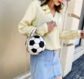 Bolso bandolera creativo y único con forma de balón de fútbol y elegante cadena dorada - Forma de fútbol / Negro y Blanco