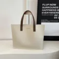 Bolso tote grande de cuero crema con asas marrones para ordenador y oficina - Blanco
