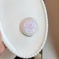 Primer plano de soporte para móvil de mármol rosa con bonitos patrones de estrellas - Río De Estrellas Púrpura (Solo Soporte Magnético) / [Soporte Individual]