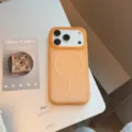 Coque en silicone liquide magnétique mate semi-transparente pour iPhone orange vif. - Modèle Magnétique / iPhone 17 Pro Max / Orange Mandarine