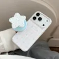 Nahaufnahme der magnetischen iPhone-Hülle mit bunten Sternen und passendem Halter. - Süßes Sternenkaro und Heller Sternständer / iPhone 18 Pro Max