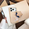 Λεπτομέρεια της ριγέ θήκης iPhone με μαγνητική βάση σε σχήμα αστεριού με πουά σχέδιο. - Στυλ Μαγνητικής Ριγέ Βάσης / Για iPhone 17 Pro Max / Κίτρινο (Διπλή Ρίγα Πορτοκαλί Αστέρι + Πουά)