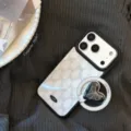 Vue détaillée de la coque iPhone à motif dentelle avec support magnétique en cœur - Nœud Dentelle Bleu + Nœud Perle Noir Blanc Support Magnétique Cœur / Noir / 17promax