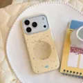 Vue détaillée d'une coque souple avec motif de melon et d'étoiles pour iPhone - Melon Étoile Violet (iPhone 17 Pro Max) / Jaune Mangue