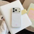 Gros plan de la coque iPhone à carreaux avec cœur rose et anneau magnétique - Magnétique / Carreaux Thé Vert Blanc / iPhone 17 Pro Max