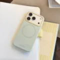 Coque iPhone magnétique vert sauge avec texte Bonne et bordure d'appareil crème - Pour iPhone 17 Pro Max / Vert Clair Magnétique
