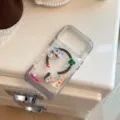 Détail d'une coque magnétique transparente avec des autocollants de lapin et de champignon - Lapin de la Chance (Magnétique) / 18