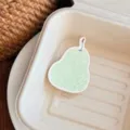 Vue détaillée d'un support de téléphone télescopique mignon en forme de poire verte - Support Poire au Plomb Vert / Support Unique