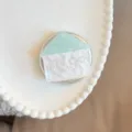 Detailed view of a cute glittery house-shaped magnetic phone grip with pink bow patterns - Single Stand / Blue Shell House