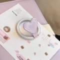 Gros plan d'un support magnétique en cœur violet avec des paillettes et des rayures - Support Magnétique Cœur Doré / Support Unique / Étoile Violette Rayure Bleue
