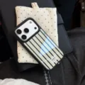 Vue détaillée de la coque iPhone rétro à rayures avec design rigide antichoc - Pour Huawei Mate 60 Pro/Pro+ / Rayure Beige Noir