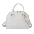 Elegante bolso de mano acolchado blanco con herrajes dorados y correa ajustable para el hombro - Blanco