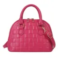 Elegante bolso de mano acolchado fucsia con herrajes dorados y correa de hombro ajustable - Rosa rojo