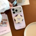 Détail d'une coque iPhone rose lavande avec un support de téléphone en forme d'étoile à carreaux - Style Support Carreaux Étoile Orange / Pour iPhone 17 Pro Max / Baie Sucrée Blanc (Magnétique)