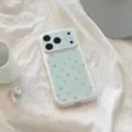 Vue détaillée de la coque iPhone blanche avec pois colorés scintillants sur vert pastel. - iPhone 17 Pro Max / Blanc Nacré (Pois Verts)