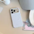 Gros plan de la coque blanche mate pour iPhone 16 Pro Max avec motif étoiles et MagSafe - Étoile Bleue (Modèle Magnétique) / iPhone 17 Pro Max / Bleu Frais