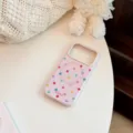 Détail d'une coque de téléphone à pois couleur bonbon dotée d'un anneau MagSafe - 18promax / Coque de Téléphone Magnétique / Rose Baie