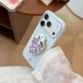 Vue détaillée d'une coque de téléphone bleu clair avec un support en forme de raisin - Bleu Clair (Avec Support Raisin) / Pour iPhone 17 Pro Max