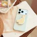 Gros plan d'une coque iPhone vert pastel avec un support de téléphone forme banane - Vert Menthe (Avec Support Banane) / Pour iPhone 17 Pro Max