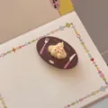 Support de téléphone dessert chiot en crème 3D avec un joli design de chien mignon - Taille Unique / Support Uniquement (Sans Coque) / Assiette de Chien Biscuit aux Baies