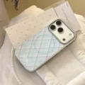 Détail de la coque iPhone à carreaux bleus avec étoiles et cadre en métal - Pour iPhone 17 Pro Max / Bord Argenté Magnétique Style Plaid Bleu Doré